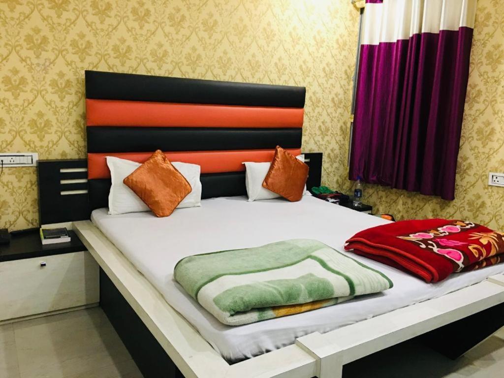 Hotel Natraj Sasarām エクステリア 写真
